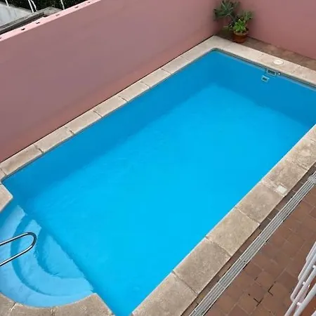 Lujosa Con Piscina Privada