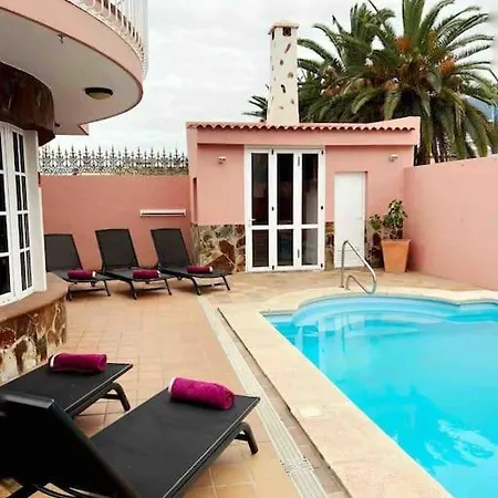Lujosa Con Piscina Privada Villa